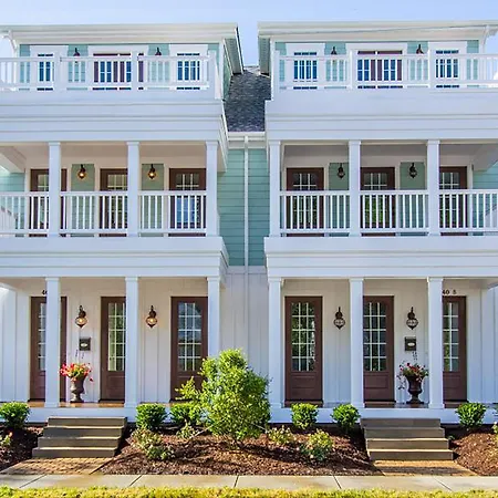 404A The Hilltop House